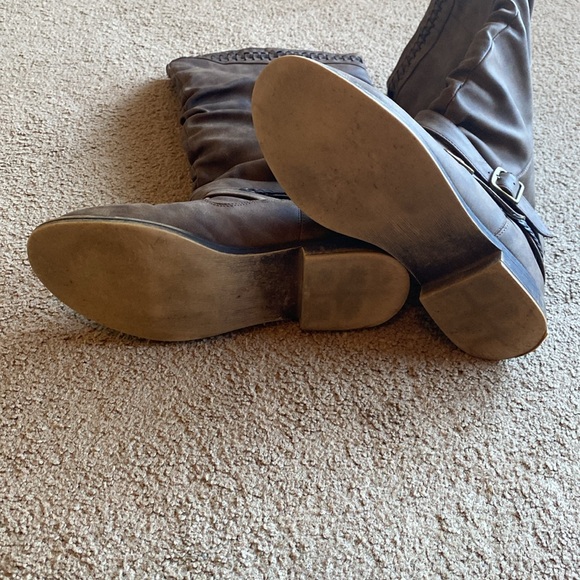 Brown tall boots - Picture 3 of 4